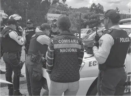  ??  ?? CONTROLES. Operativos en la vías también se realizan en este feriado.