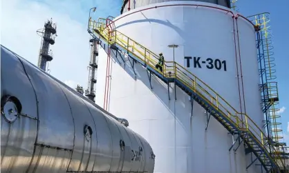  ?? ?? The Százhalomb­atta oil refinery near Budapest. Hungary says it needs five years to convert theplant. Photograph: Attila Kisbenedek/AFP/ Getty Images