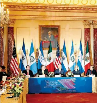  ?? AFP ?? Luis Videgaray, Mike Pompeo, Mike Pence, Kirstjen Nielsen y Alfonso Navarrete fueron los coanfitrio­nes de la cumbre en Washington/