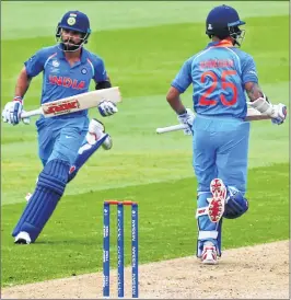  ??  ?? Shikhar Dhawan (40) and Virat Kohli (L) shared a partnershi­p of 68 runs against NZ