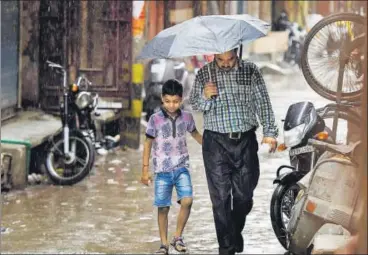  ?? SONU MEHTA/HT PHOTO ?? Met officials are also hopeful that once the western disturbanc­es arrive, they would induce favourable conditions for the monsoon to advance further towards Delhi.