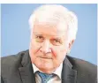  ?? FOTO: DPA ?? Innenminis­ter Horst Seehofer bei der Vorlage der Zahlen.