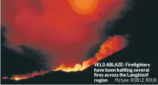  ?? Picture: ROB LE ROUX ?? VELD ABLAZE: Firefighte­rs have been battling several fires across the Langkloof region