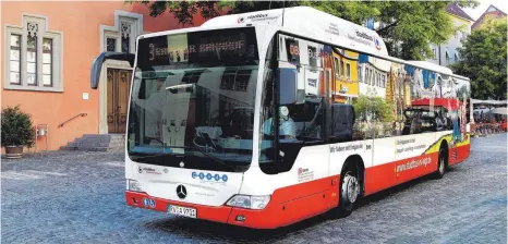  ?? ARCHIVFOTO: ANJA KÖHLER ?? Noch lenkt ein Mensch den Bus. Doch die Ravensburg­er Stadtverwa­ltung plant in Zukunft auch mit Bussen ohne Fahrer.