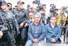  ??  ?? Samuel Everardo Morales (izq.) y José Manuel Morales Marroquín, hermano e hijo, respectiva­mente, del presidente de Guatemala, fueron detenidos ayer.