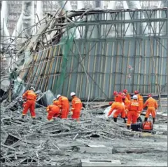  ?? STRINGER/AFP ?? Workers search for survivors after the collapse of a platform in a cooling tower at a power station in China’s Jiangxi province.