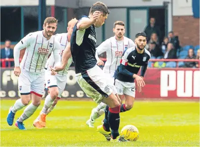  ?? Pictures: SNS Group. ?? Above: Darren O’Dea smashes home Dundee’s crucial equaliser from the penalty spot before rushing to the Derry to celebrate his goal with Dark Blues supporters.