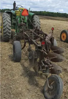  ??  ??  In the notorious clay of Northwest Ohio, Kunkle’s 3010 could pull this three-bottom pull-behind JD plow at the 2017 Alvordton Plowing Days.