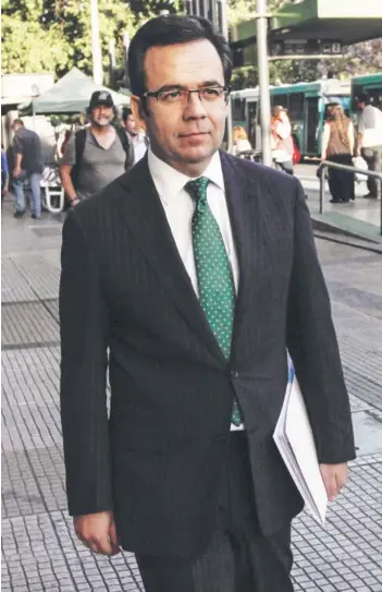  ??  ?? ► Luis Felipe Céspedes, Ministro de Economía.