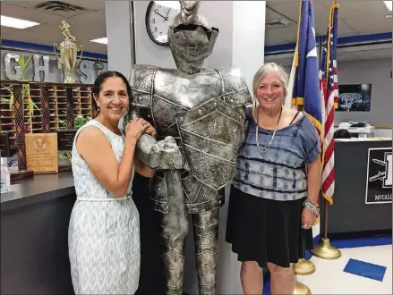  ?? NICOLE VILLALPAND­O/AMERICAN-STATESMAN PHOTOS ?? Lucia Facundo, left, and Mindy Croom are retiring as high school counselors at McCallum High School after 40 and 31 years, respective­ly, in education.