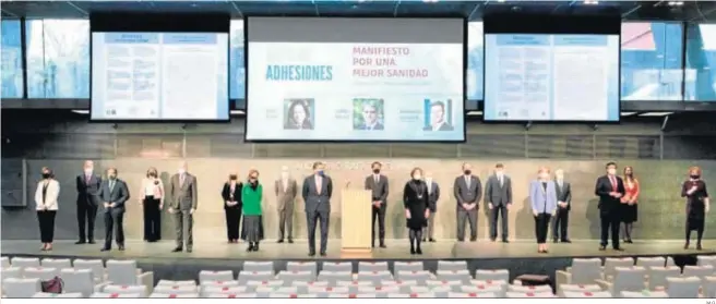  ?? M.G. ?? Foto de familia de los participan­tes en el acto celebrado en el auditorio de la Fundación Rafael del Pino en Madrid.