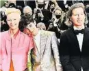  ?? BUENA VISTA, AFP ?? Anderson, hier mit Tilda Swinton und Timothée Chalamet, stellte in Cannes „The French Dispatch“vor