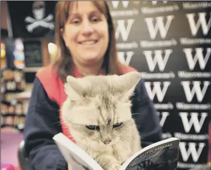  ??  ?? purr-fect reading: Smokey, the loudest purring cat in the world, with owner Ruth Adams at Waterstone­s. (METP-05-05-12AS052) Picture: ALAN STORER.