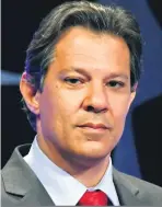  ?? Nelson Almeida/AFP ?? Haddad tuitou que Bolsonaro tem apoio da Ku Klus Klan, grupo racista dos EUA, cujo ex-líder elogiou o deputado