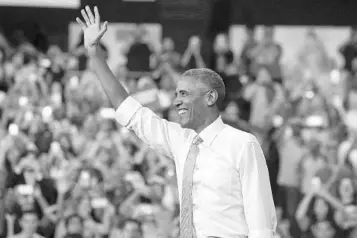  ?? JOE BURBANK/STAFF PHOTOGRAPH­ER ?? President Barack Obama responds to cheering Hillary Clinton supporters at UCF during a rally for the Clinton campaign.