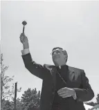  ?? JOURNAL PHIL MASTURZO/AKRON BEACON ?? Bishop Anthony Pilla blesses the Annunciati­on Terrace Apartments building.