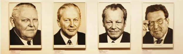  ?? Foto: Ralf Schick ?? Nahaufnahm­en à la Slominski: die Bundeskanz­ler Ludwig Erhardt, Kurt Georg Kiesinger, Willy Brandt und Gerhard Schröder (von links)