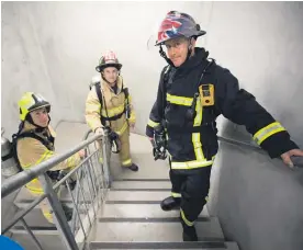  ?? Picture / Greg Bowker ?? Tony Scott (right) is joined by internatio­nal firemen Steve Axup (left) and Kent Bastrom for last year’s Sky Tower Stair Challenge.