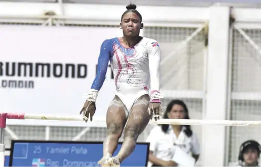  ??  ?? Yamilet Peña, en plena acción en la modalidad salto de caballo de gimnasia artística.