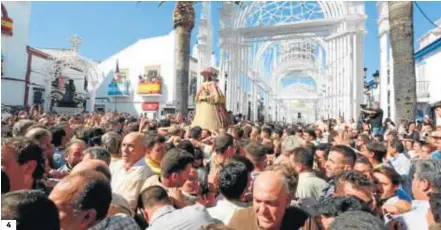  ??  ?? 1. La llegada de la Virgen del Rocío a las calles del pueblo de Almonte rodeada por miles de personas. 2. Uno de los cientos de niños que llegaron hasta las andas de la pastora almonteña.
3. Las salvas de las escopetas de los cazadores anunciaban la presencia de la Virgen. 4. La Pastora en el paseo tras haber pasado por la catedral gótica efímera, obra de la arquitecta Natividad López Quintero y del artista José Antonio Navarro Arteaga.