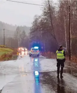  ?? FOTO: FRANK JOHANNESSE­N ?? PÅ PLASS: Politiet ankom litt før klokken 9. Like etter ble veien stengt.