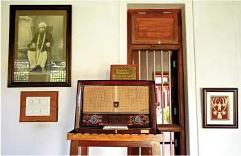  ?? ?? An antique radio kept on display is seen at Visalam mansion in Kanadukath­an town.