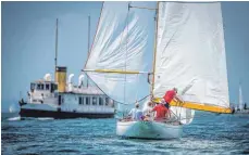  ??  ?? Elegant: Ob bei der Classic Regatta (links) oder der Internatio­nalen Bodenseewo­che, beides 2017, Achter-Yachten machen eine gute Figur.