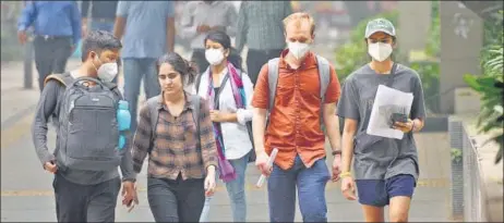  ?? SONU MEHTA/HT PHOTO ?? An AIIMS doctor said breathing Delhi’s air was akin to smoking cigarettes throughout the day.