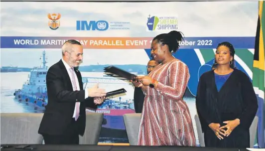  ?? ?? South African Maritime Safety Authority (SAMSA) and Panama maritime authority officials exchanging documents of their MOU in October 2022.