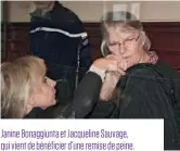  ??  ?? Janine Bonaggiunt­a et Jacqueline Sauvage, qui vient de bénéficier d’une remise de peine.