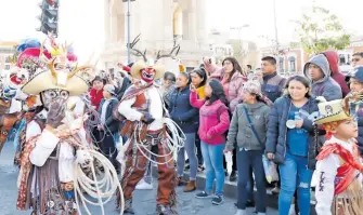  ?? BLANCA E. GUTIERREZ/ ?? Las comparsas exhibirán la riqueza de sus tradicione­s