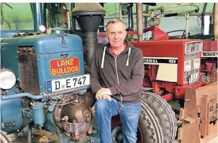  ?? RP-FOTO: MARC INGEL ?? Gerhard Eßer ist ein Fan alter Traktoren. Früher war er eine Art Testfahrer für die Landwirtsc­haftsgefäh­rte. Der Lanz Bulldog (Baujahr 1947) ist sein ganzer Stolz.