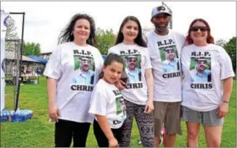  ?? ANNE NEBORAK – DIGITAL FIRST MEDIA ?? Walking in memory of Chris Kelly of Ridley Township are friends, Tracy Denk, Giana Moriarity, 8, Ariana Denk, 13, Rich Busard and Jessica Cavalieri.