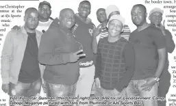  ??  ?? Yizo Yizo star Gunman (third from right) and director of Leciatainm­ent Camp, Tebogo Maganye pictured with fans from Plumtree at 4Js Sports Bar