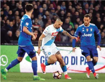  ??  ?? Hamsik quebrou a muralha da Juventus e fez o 11.º golo da época na Serie A