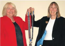  ??  ?? Pictured, from left to right, are president Jenny Warner and her predecesso­r Ngaire Hall with the Presidenti­al Chain of Office.