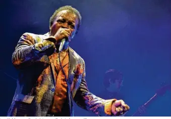  ??  ?? Lee Fields samedi soir à La nacelle à Aubergenvi­lle.