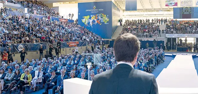  ??  ?? Sul palco
Il premier Giuseppe Conte ad Ancona all’assemblea nazionale della Confederaz­ione artigianat­o (Imago)
