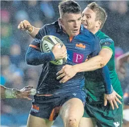  ?? Picture: SNS/SRU. ?? Matt Scott takes on Jack Carty as Edinburgh made light of the conditions to power past Connacht.