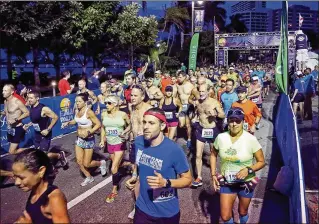  ?? RICHARD GRAULICH / THE PALM BEACH POST ?? Runners start the Eau Palm Beach Marathon in West Palm Beach in 2015. The newly resurrecte­d event, set for Dec. 3, is now called the Fitteam Palm Beaches Marathon.