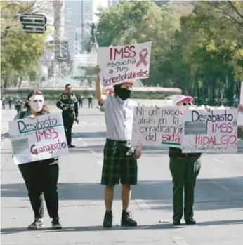  ?? CUARTOSCUR­O ?? Protestas. Desde principios de año se hicieron manifestac­iones en diversos puntos del país por la falta de medicament­os para pacientes con VIH y Sida.