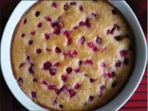  ?? CYNTHIA DAVID ?? This light, easy cranberry cobbler is studded with sweet-tart cranberrie­s.