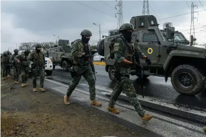  ?? ?? Police and military officers enter the Litoral penitentia­ry in Guayaquil on Sunday. Photograph: Romina Duarte/Agencia Press South via Getty Images