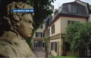  ??  ?? La maison de Beethoven à Bonn vue de la cour avec le buste du compositeu­r par Cantemir Riscutia (1998).