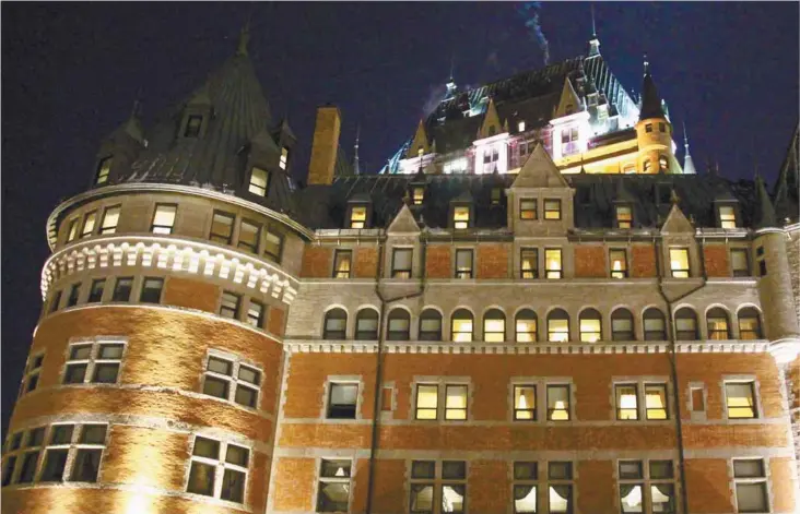  ??  ?? CAROLYNE PARENT Des hauteurs du cap aux Diamants, le Château Frontenac accueille les visiteurs depuis 1893.