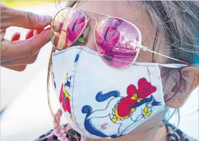  ?? Rachel Aston Las Vegas Review-journal@rookie__rae ?? Jannete Gurrola, of Los Angeles, adjusts the sunglasses Sunday on daughter Nadia Saucedo, 4, outside Caesars Palace.