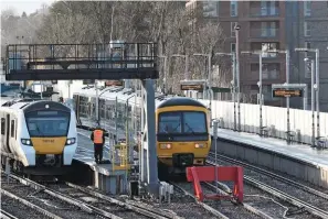  ?? ALEX DASI-SUTTON. ?? On December 20 2020, Govia Thameslink Railway 700138 waits at Redhill with the 0944 HorshamLon­don Bridge, while Great Western Railway 165101 forms the 1043 to Reading. Both GTR and GWR management have told RAIL of the impact the pandemic is having on staff, which then affects service levels.