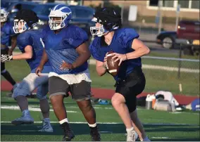  ?? MEDIANEWS GROUP ?? The Shaker football team practices on August 30, 2021.