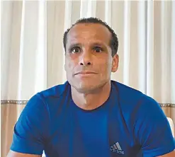  ??  ?? Rivaldo se emocionou em vídeo ao fazer apelo a jogadores para que ajudem