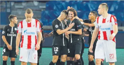  ?? FOTO: AP ?? Los jugadores del PSG celebraron el 6-1 al Estrella Roja. 5 es la diferencia de goles que le ‘llegó’ a la UEFA antes del partido.